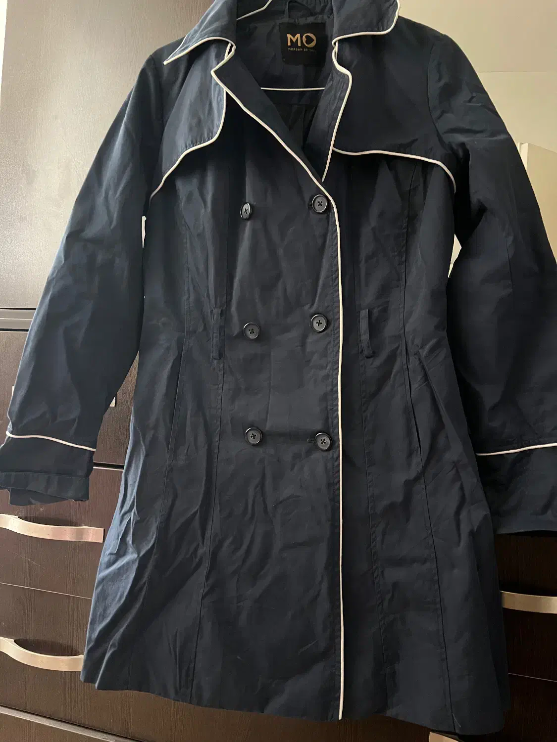 بارونی|لباس|تهران, آسمان|دیوار