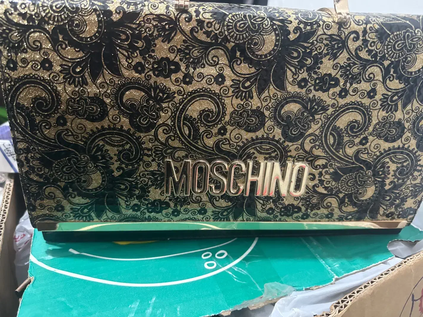 کیف مجلسی|کیف، کفش، کمربند|مسجد سلیمان, |دیوار