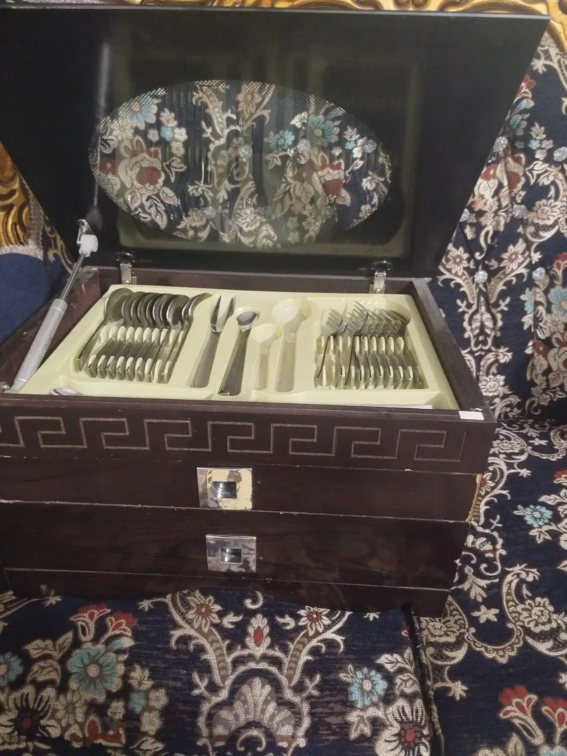 جا قاشقی و کنسول با چهار تا پایه سالم|ظروف سرو و پذیرایی|خرم‌آباد, |دیوار