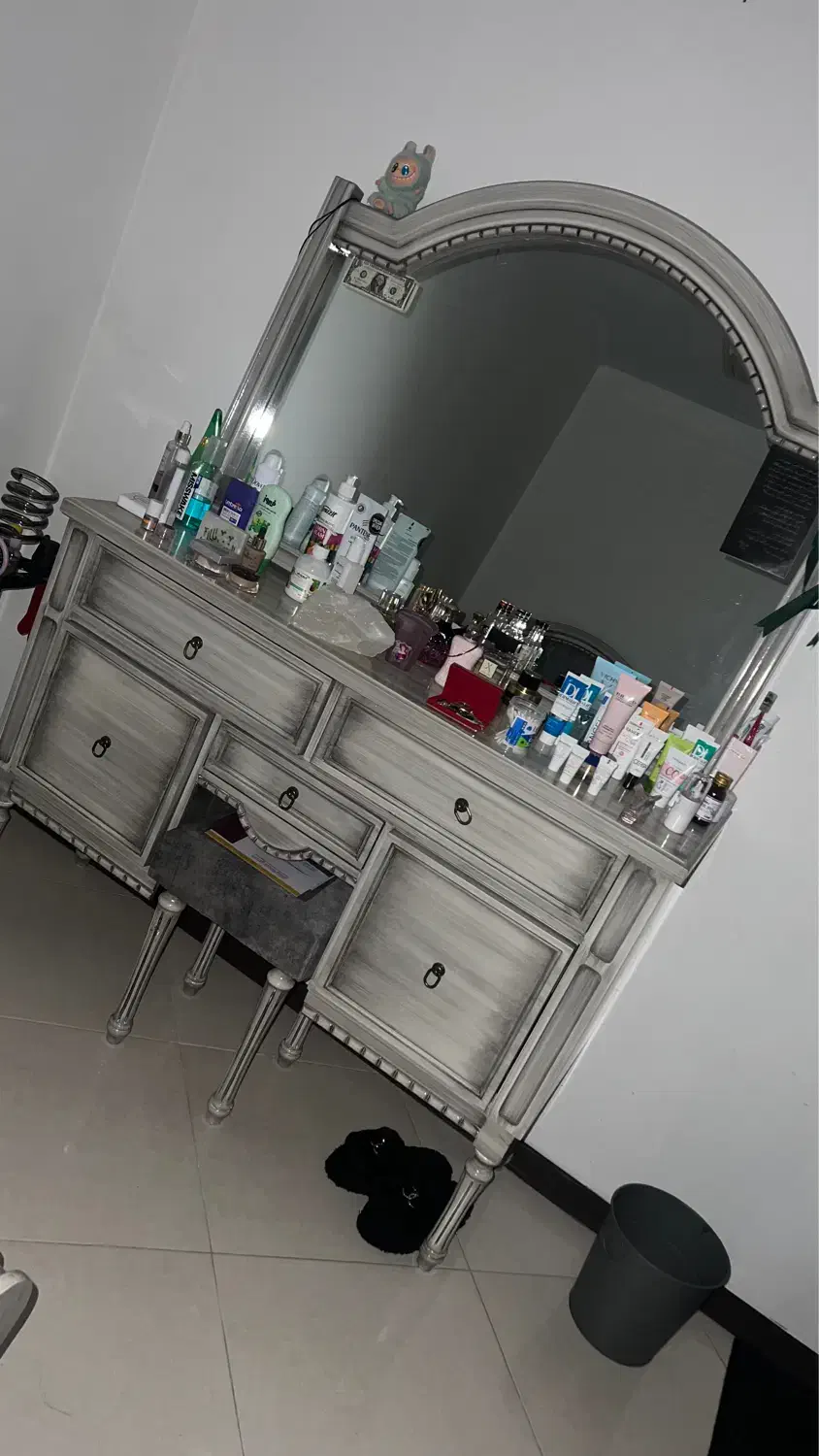 تخت خواب|تخت و سرویس خواب|تهران, آبشار تهران (دریاچه)|دیوار