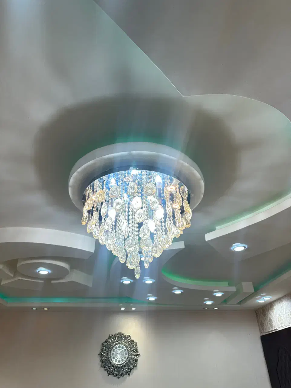 لوستر سالم و تمیز نور سه حالته|لوستر و چراغ آویز|رشت, فلسطین|دیوار