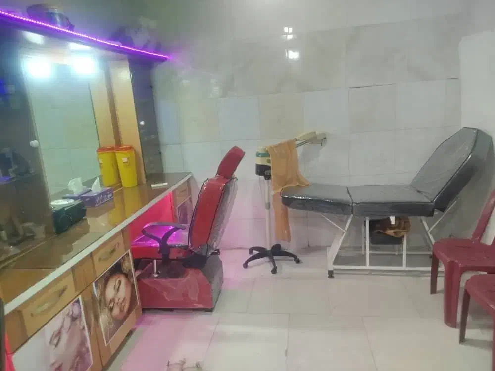 لوازم آرایشگاه زنانه|آرایشگاه و سالنهای زیبایی|سراوان, |دیوار