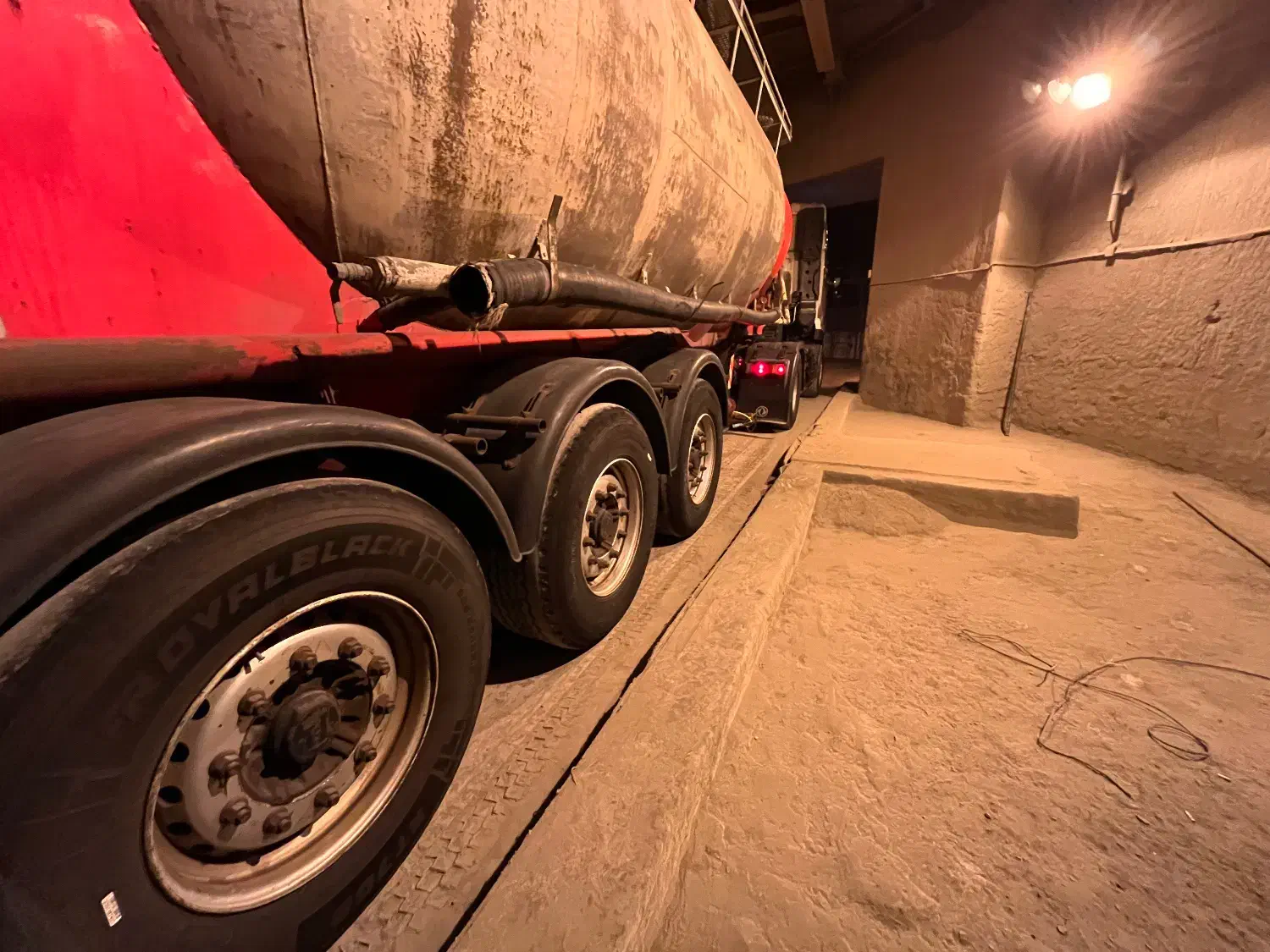 بونکر حمل سیمان|خودرو سنگین|فیروزکوه, |دیوار