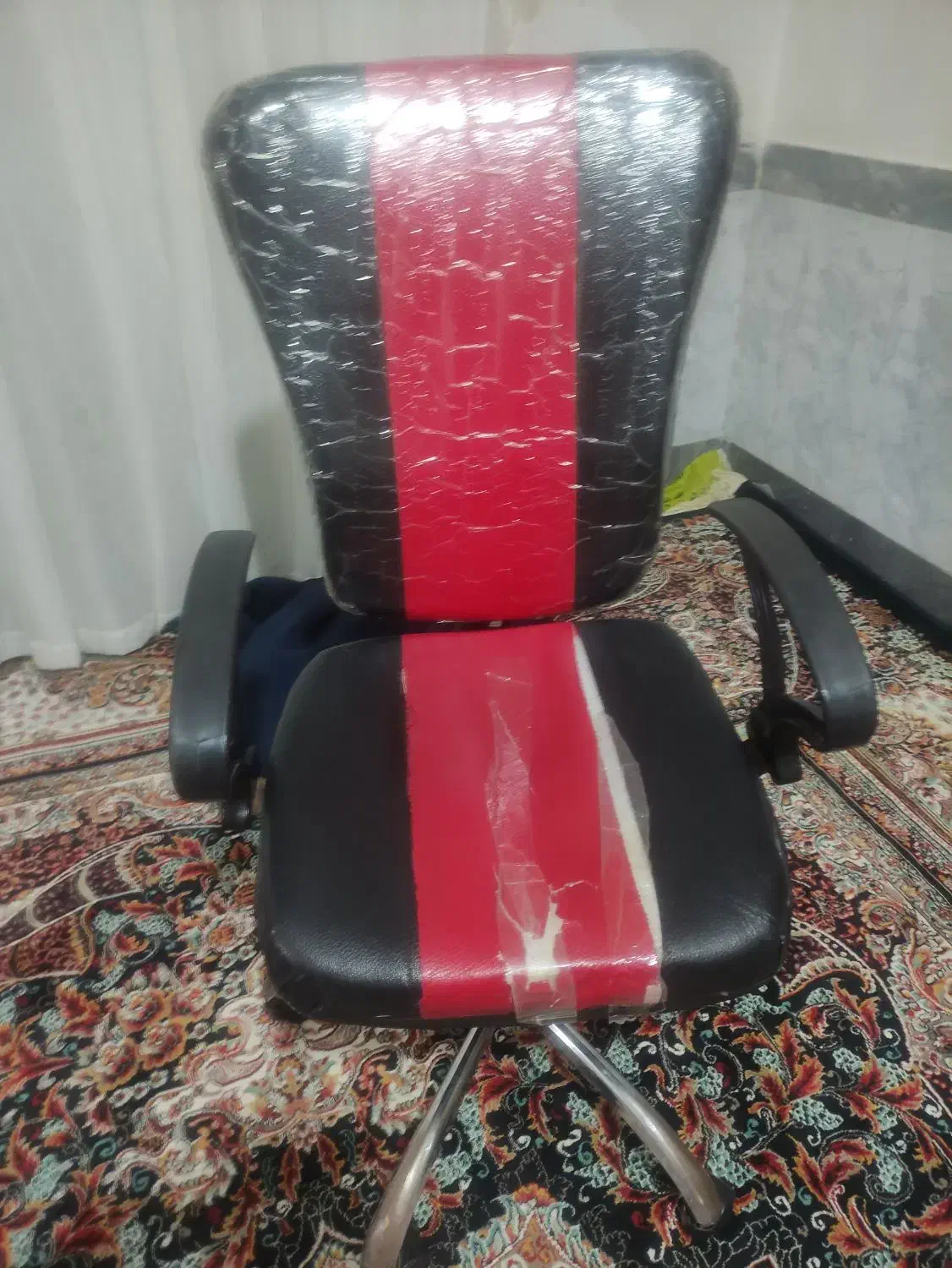 صندلی چرخشی|میز تحریر و کامپیوتر|اسلام‌‌آباد غرب, |دیوار