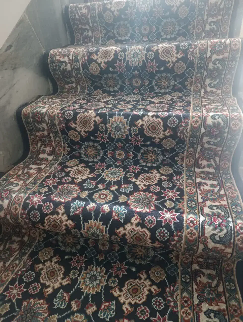 فرش راه پله|فرش|قم, چهل درخت‎|دیوار