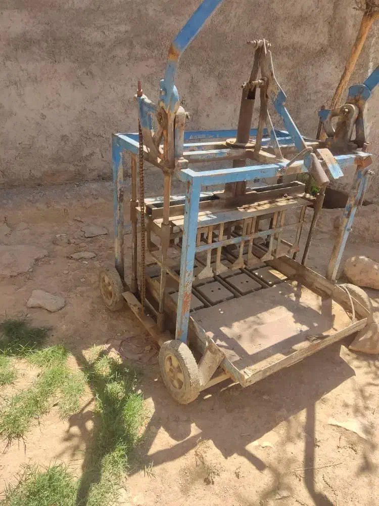 فروشی دسگاه بلوک زنی ۴تایی|ماشین‌آلات صنعتی|لردگان, |دیوار