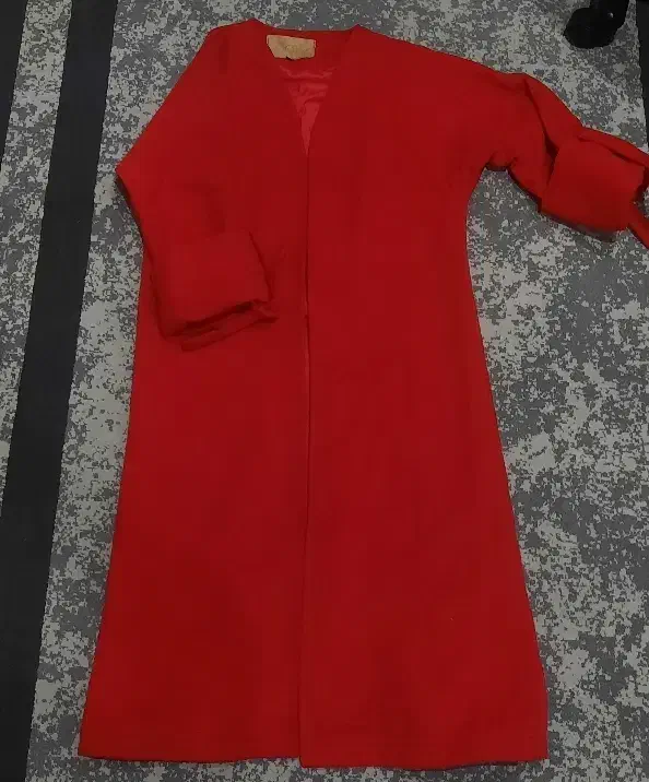 پالتو سایز ۳۸ مدرن بسیار بسیار کم پوشیده شده|لباس|تهران, امیریه|دیوار