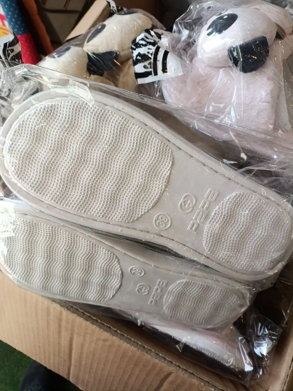 دمپایی خزی دوختی|کیف، کفش، کمربند|اصفهان, جویباره|دیوار