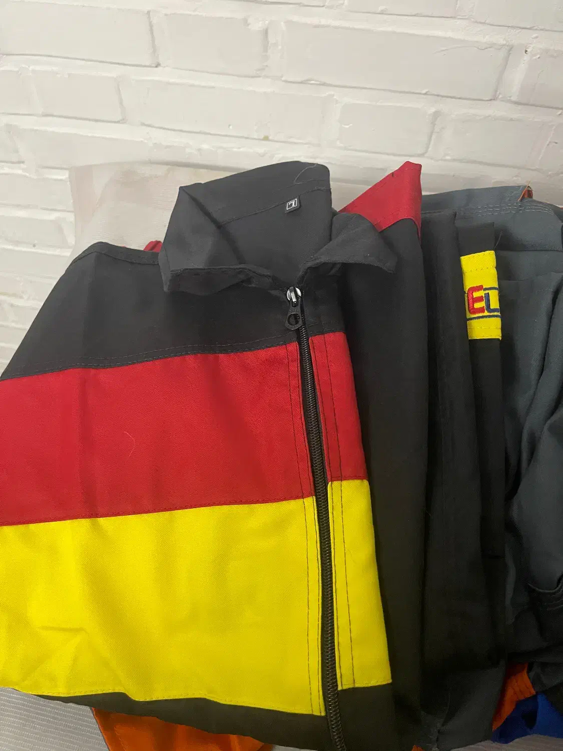 لباس کار|لباس|بیرجند, |دیوار