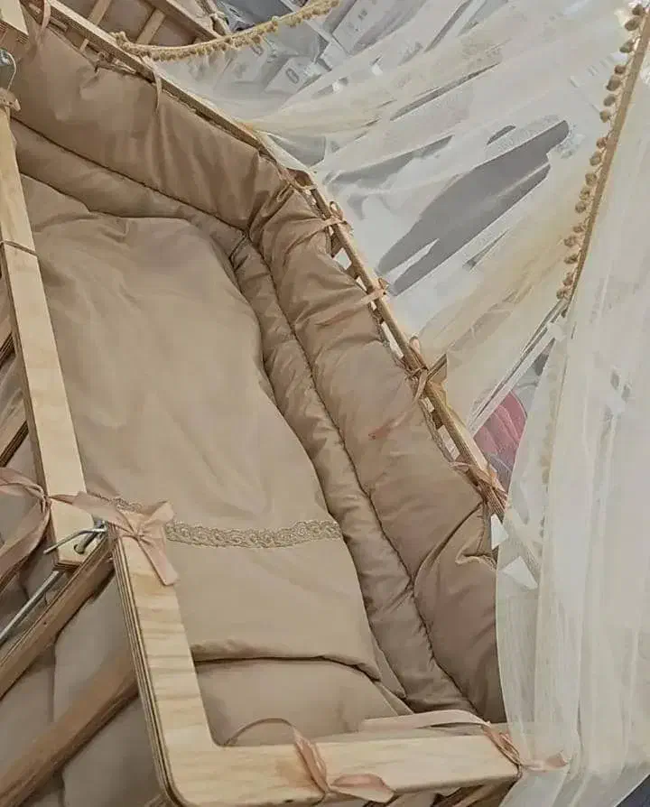 تخت کنارمادر چوبی سایز بزرگ مدل چراغ دار|تخت و صندلی بچه|تهران, عبدل‌آباد|دیوار