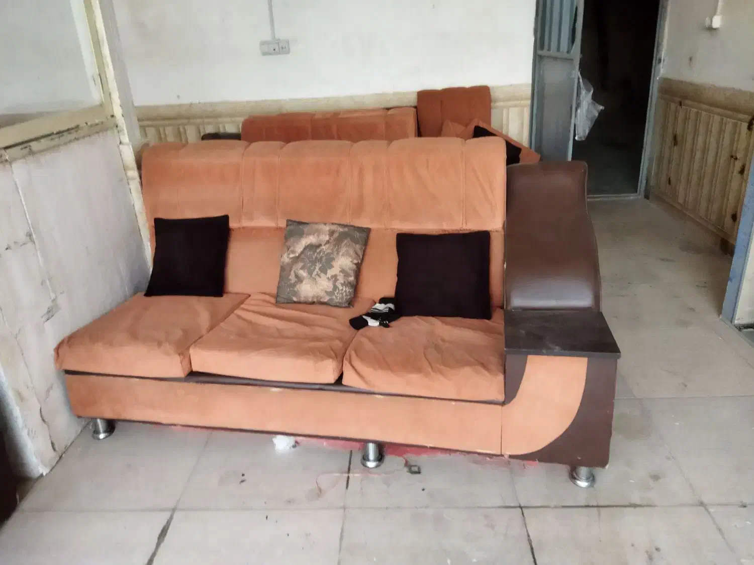 مبل|مبلمان خانگی و میز عسلی|زبرخان, |دیوار