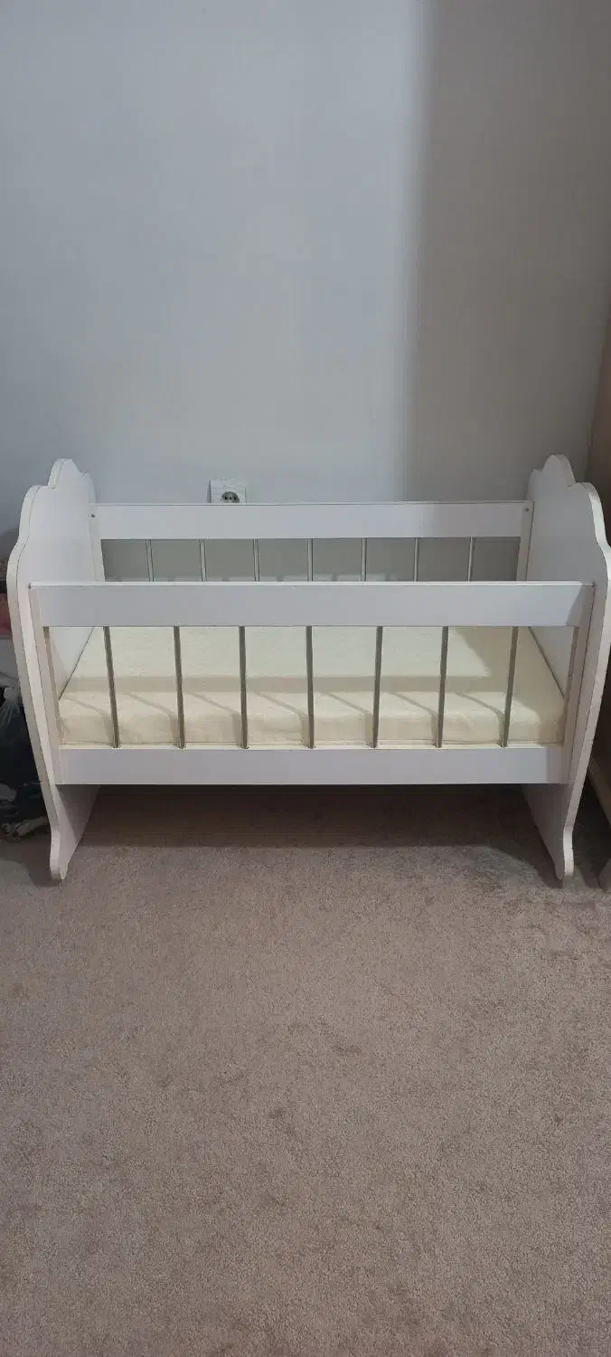 گهواره نوزادی|تخت و صندلی بچه|میانه, |دیوار