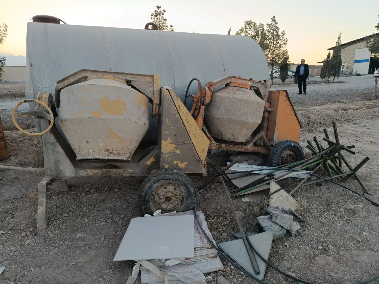 جدول زن و میکسر|ماشین‌آلات صنعتی|کاشان, کارخانه سایپا کاشان|دیوار