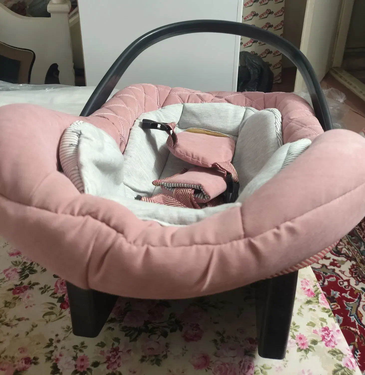 کریر|اسباب و اثاث بچه|قم, باغ کرباسی|دیوار