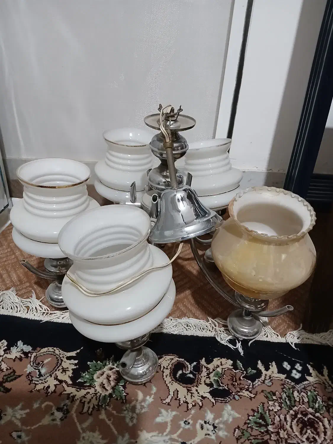 لوستر پنج شاخه|لوستر و چراغ آویز|اصفهان, طاحونه|دیوار