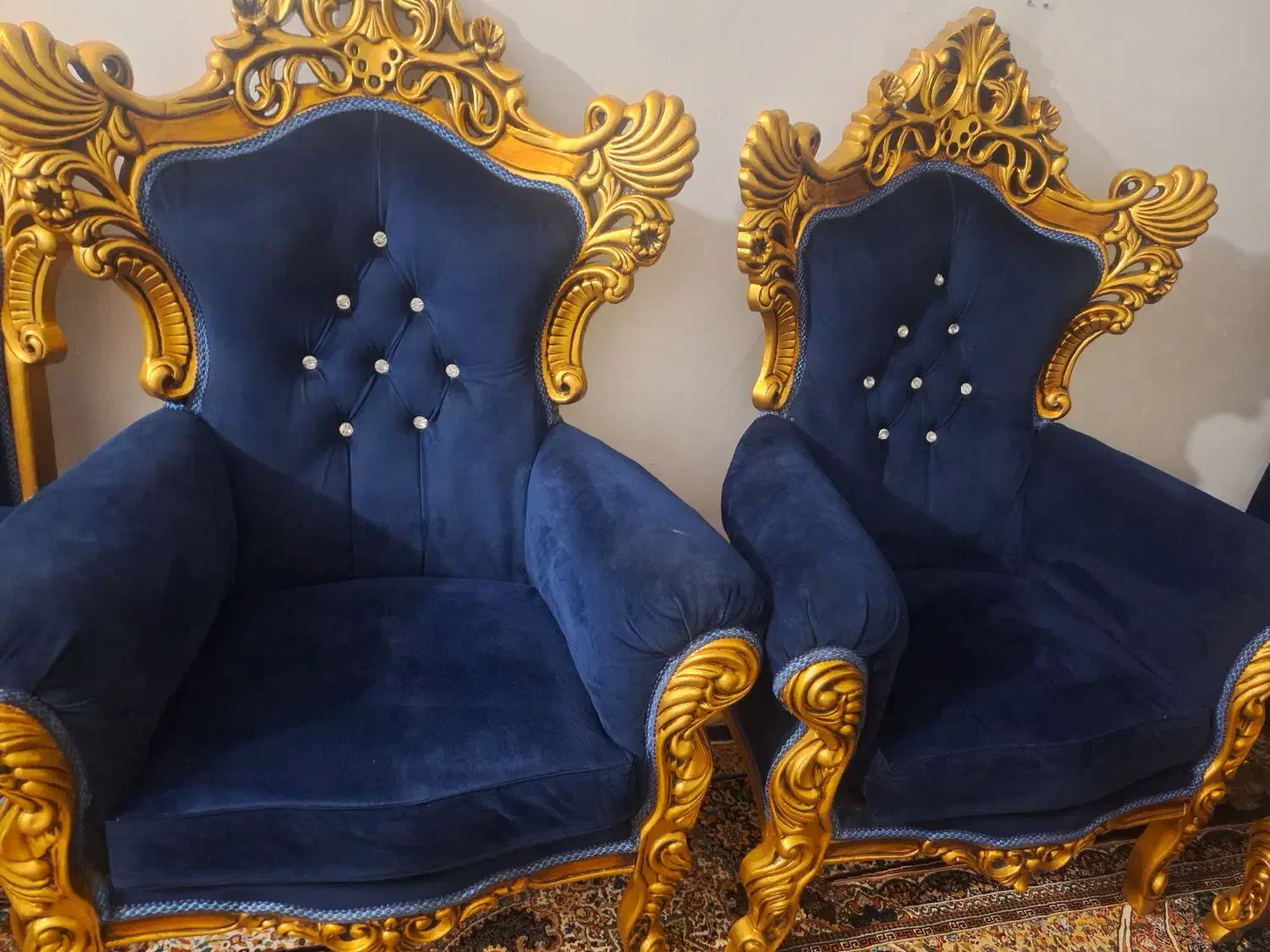 مبل سلطنتی ۹ نفره کاملا سالم|مبلمان خانگی و میز عسلی|قم, علی آباد سعدگان|دیوار