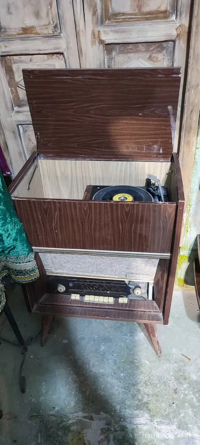 رادیو گرام عتیقه وموزه ای کمیاب|کلکسیون اشیاء عتیقه|اصفهان, علی قلی آقا|دیوار