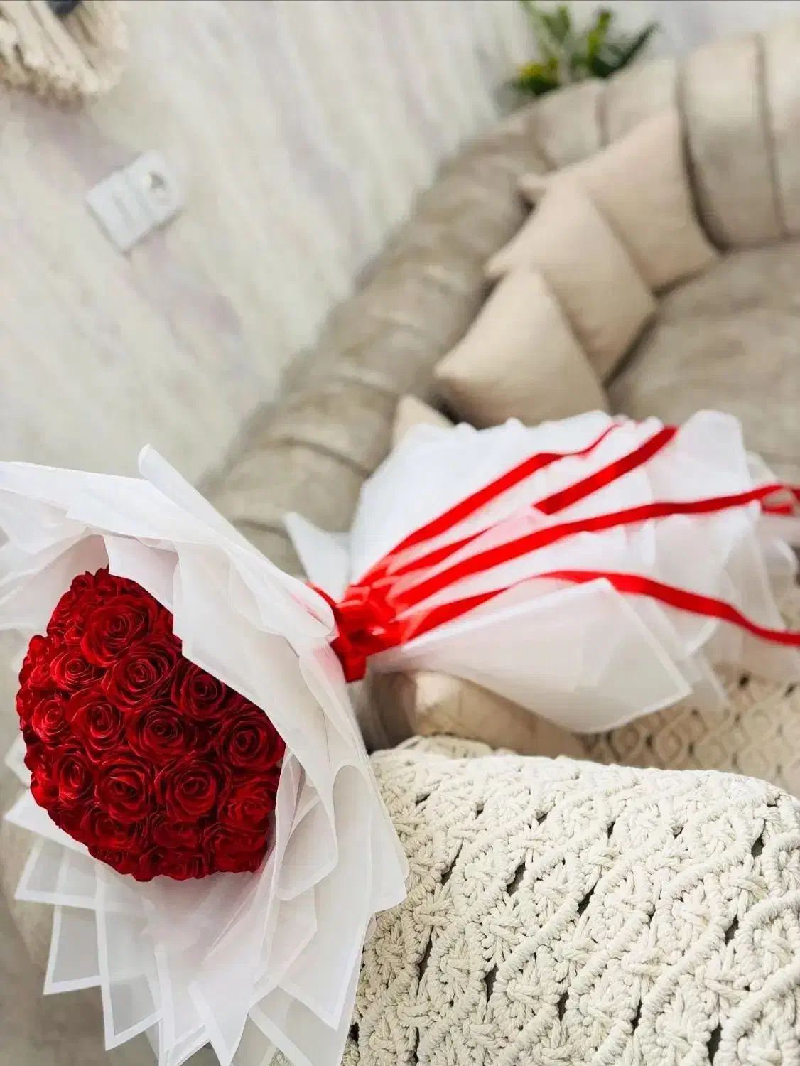 دسته گل و باکس ویژه سوپرایز و هدیه برای عزیزانمان|گل مصنوعی|شیراز, محراب|دیوار