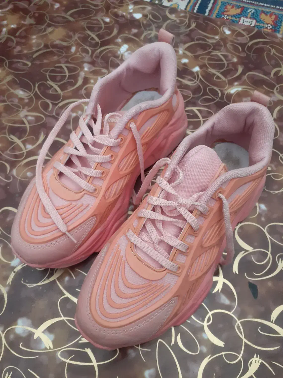 کفش|کیف، کفش، کمربند|زرند, |دیوار