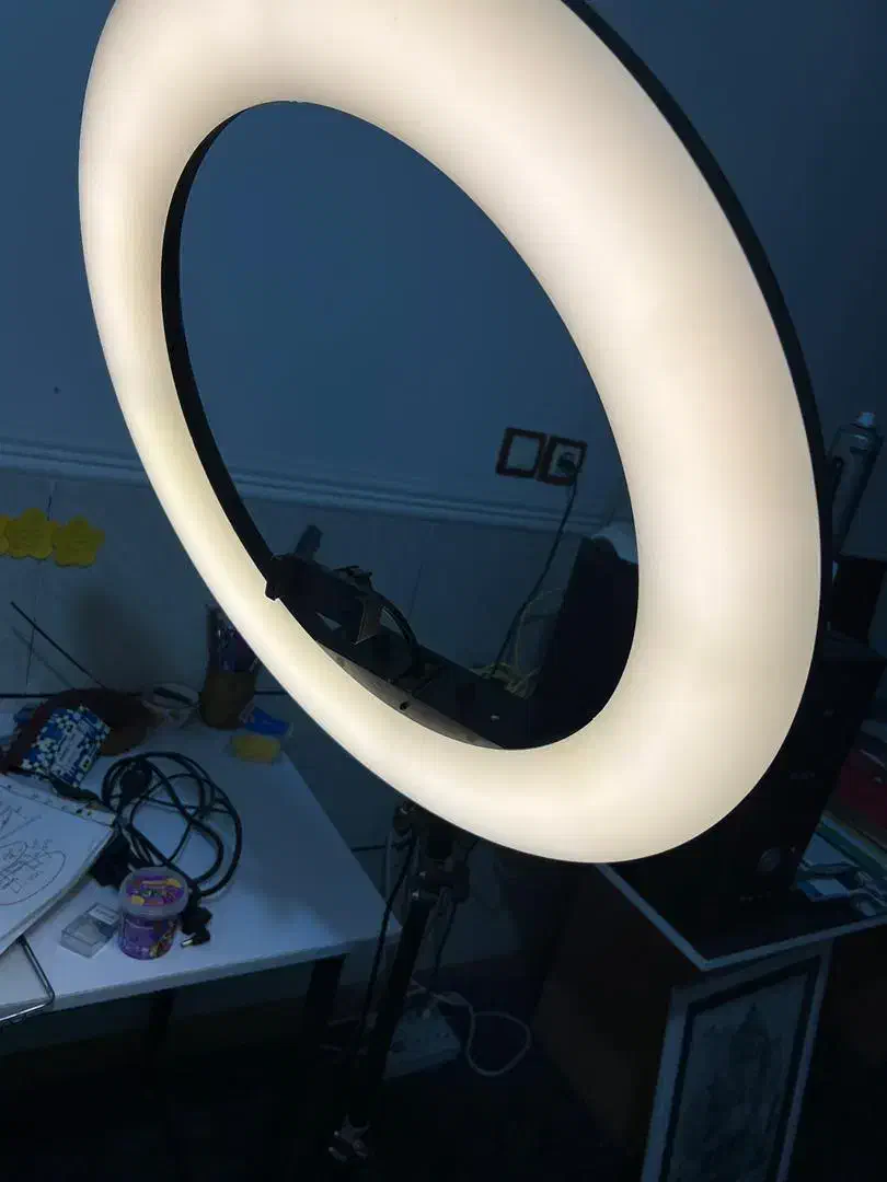 رینگ لایت تمیز و در حد نو|دوربین عکاسی و فیلمبرداری|بهبهان, |دیوار