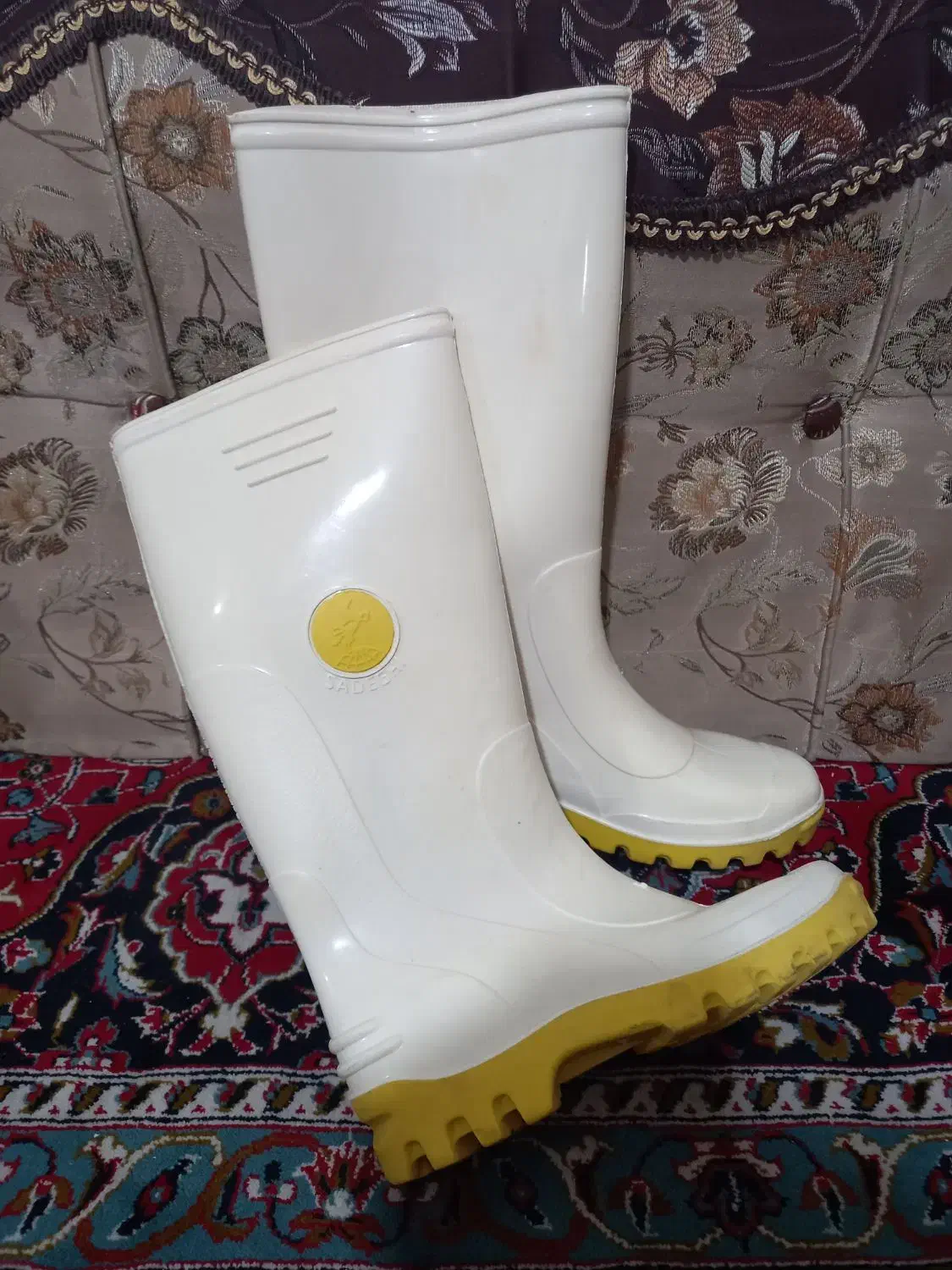 چکمه|کیف، کفش، کمربند|کازرون, |دیوار