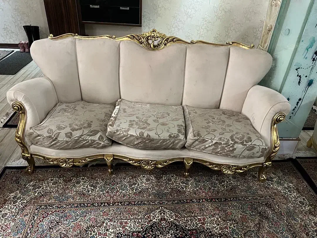 مبلمان ۹ نفره کلاسیک همراه با میز ناهارخوری ۸ نفره|مبلمان خانگی و میز عسلی|سیرجان, |دیوار