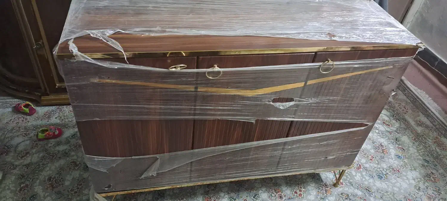 کنسول ومیز تلوزیون|بوفه، ویترین، کنسول|قم, قلعه کامکار|دیوار