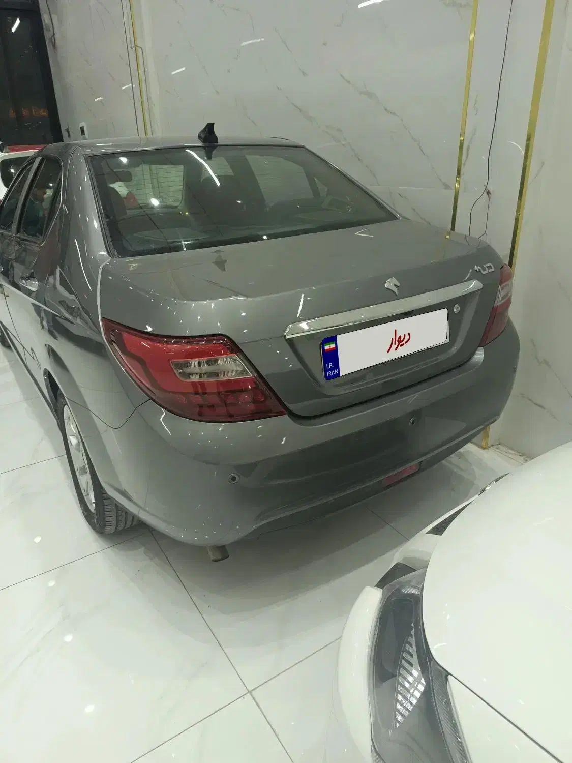 دنا پلاس اتوماتیک مدل 1400|خودرو سواری و وانت|قم, دروازه چوبی|دیوار