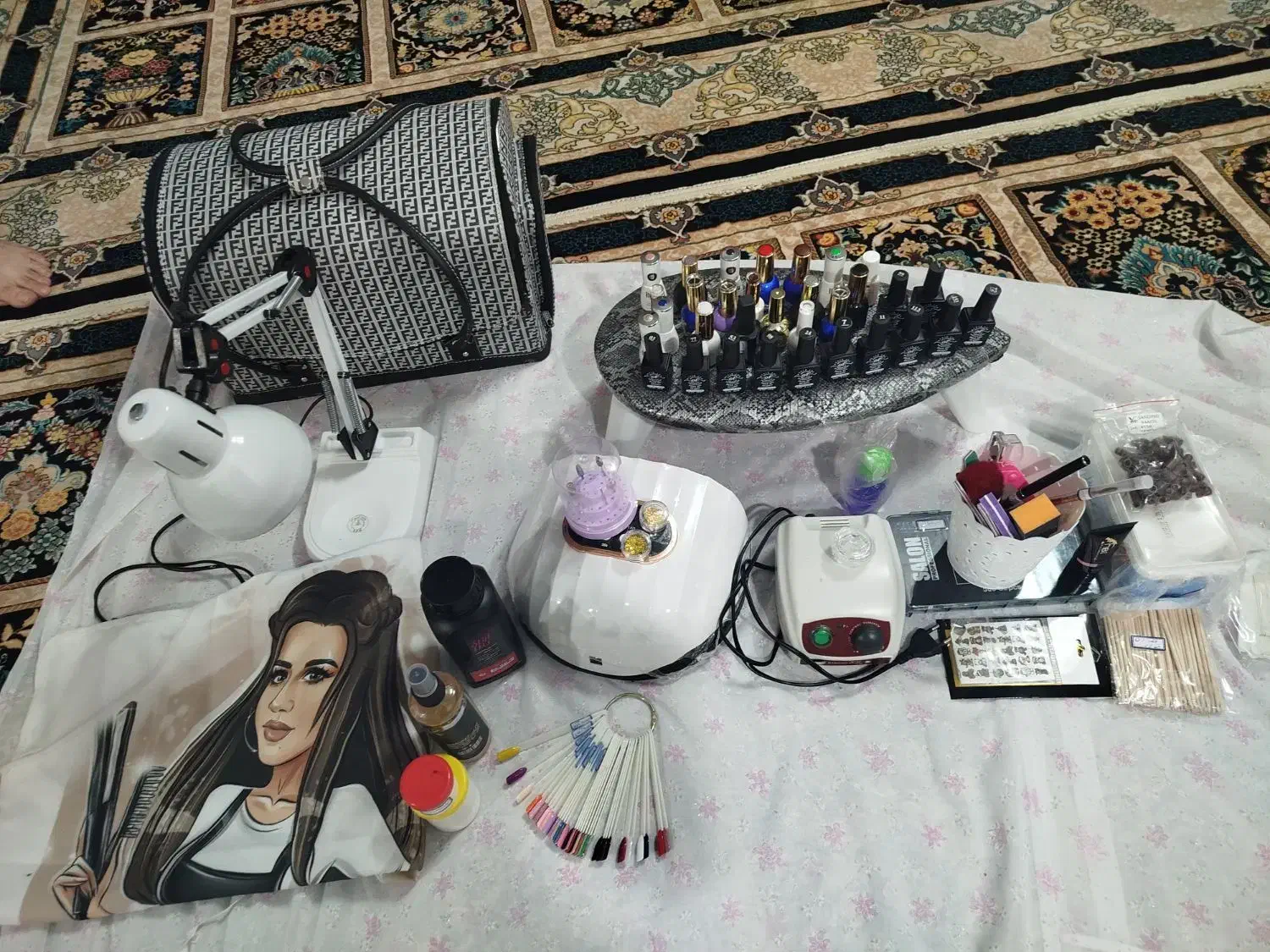 وسایل کامل کاشت ناخن|آرایشگاه و سالن‌های زیبایی|نهاوند, |دیوار