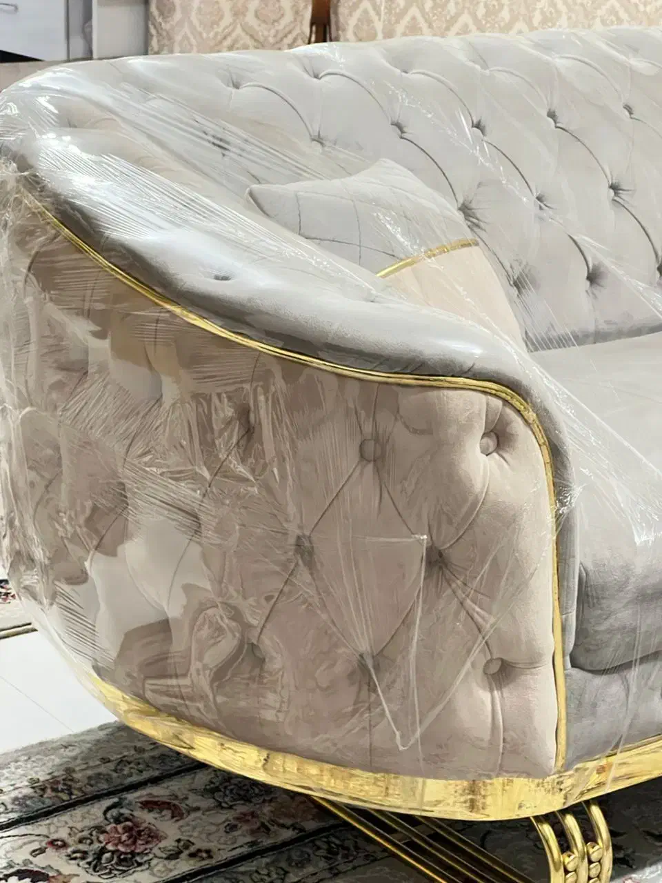 مبل چستر لوکاس با میز و عسلی نو|مبلمان خانگی و میز عسلی|شیراز, شهرک پرواز|دیوار