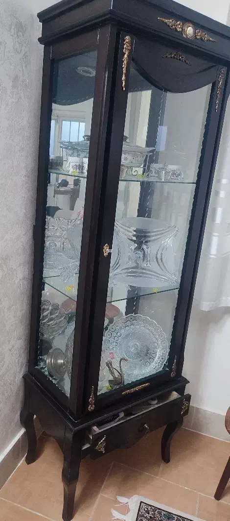 به دلیل کمبود جا فروخته میشود|بوفه، ویترین، کنسول|بیرجند, |دیوار