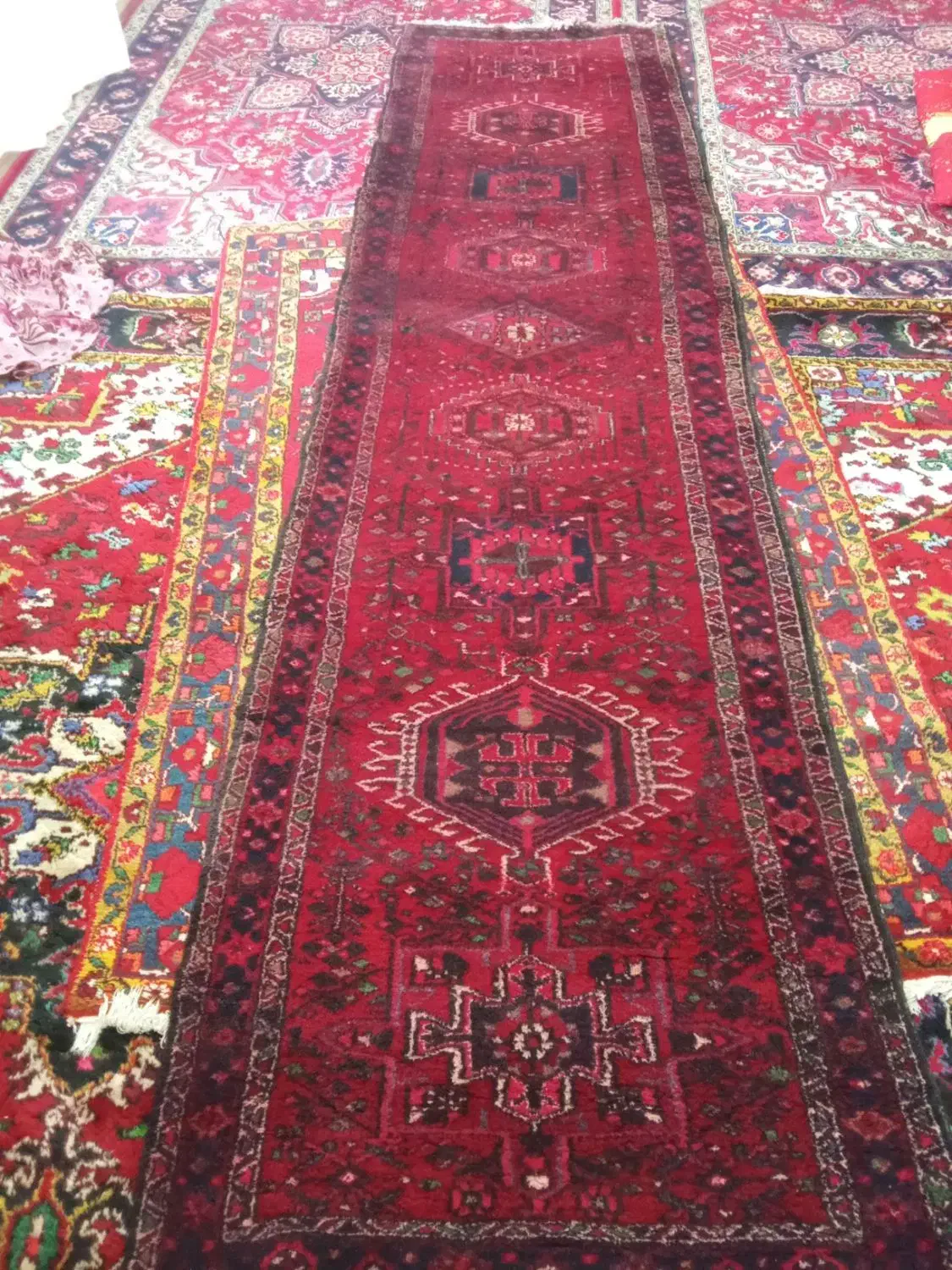 دو عدد فرش دستباف یکی کناره یکی خالچه|فرش|تبریز, |دیوار