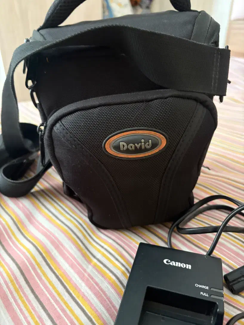 دوربین کنون ۱۲۰۰ دی در حد با لنز|دوربین عکاسی و فیلمبرداری|تهران, هروی|دیوار