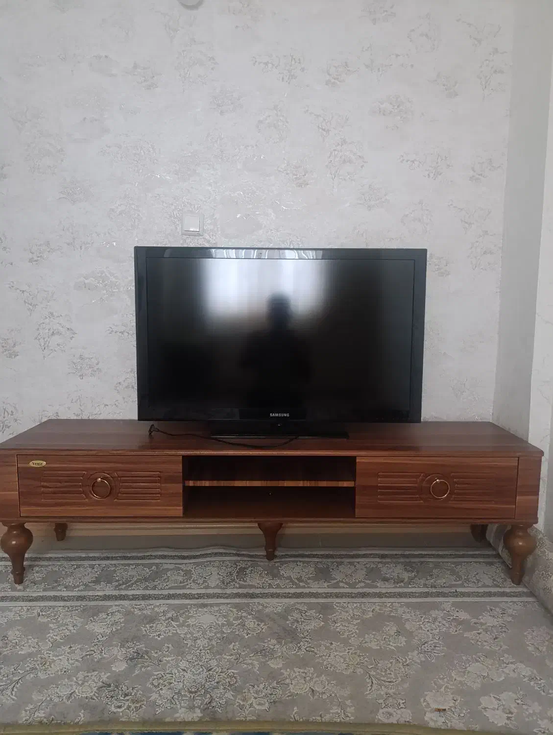 فروش تلویزیون و میز|تلویزیون و پروژکتور|سنندج, |دیوار