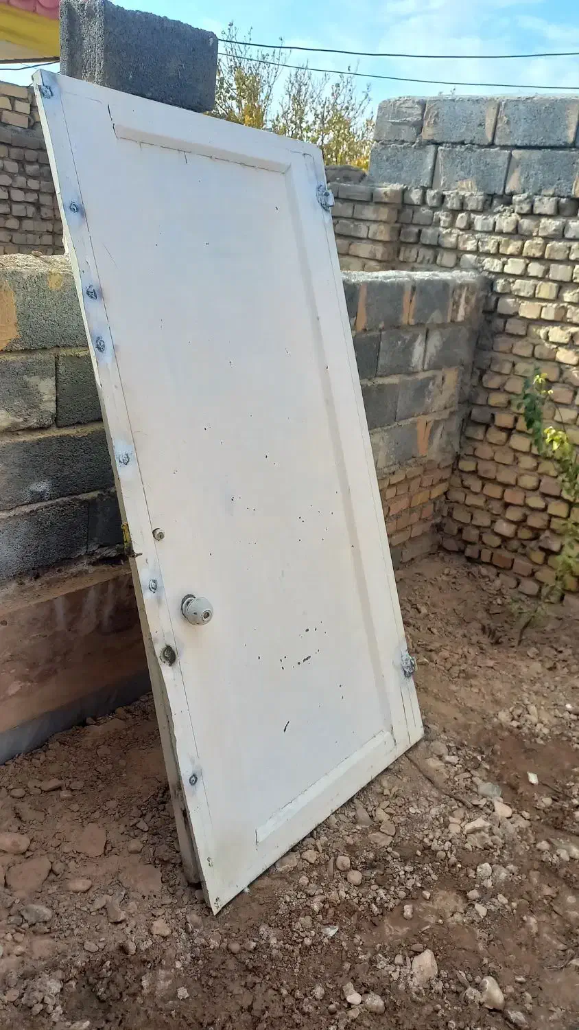 در حیاط|مصالح و تجهیزات ساختمان|خمین, |دیوار