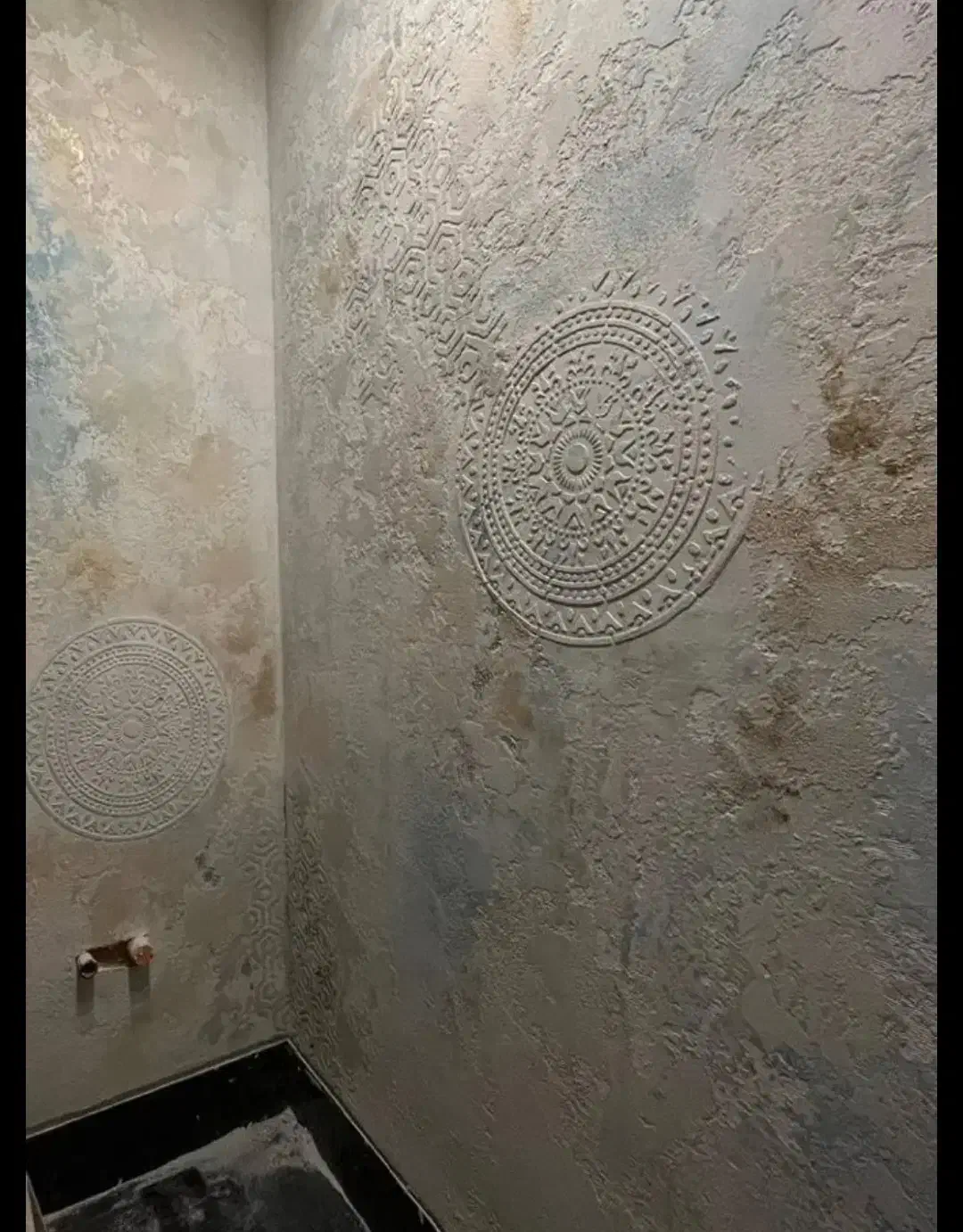 نقاشی ساختمان اجرتی میکروسمنت - رنگ روغنی - اکرلیک|خدمات پیشه و مهارت|کرج, فاز ۳ گوهردشت|دیوار