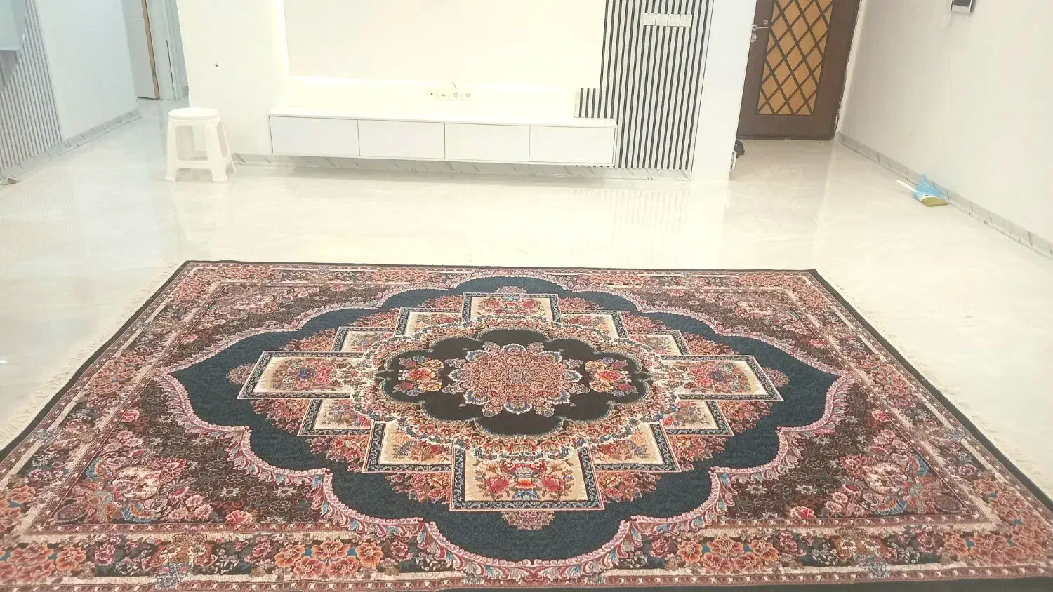 فرش محتشم 700 شانه|فرش|ساوه, |دیوار