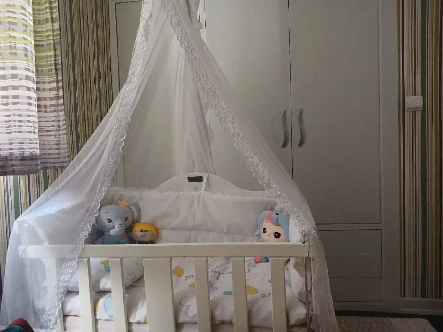 تخت گهواره ایی کنار مادر|تخت و صندلی بچه|سنندج, |دیوار