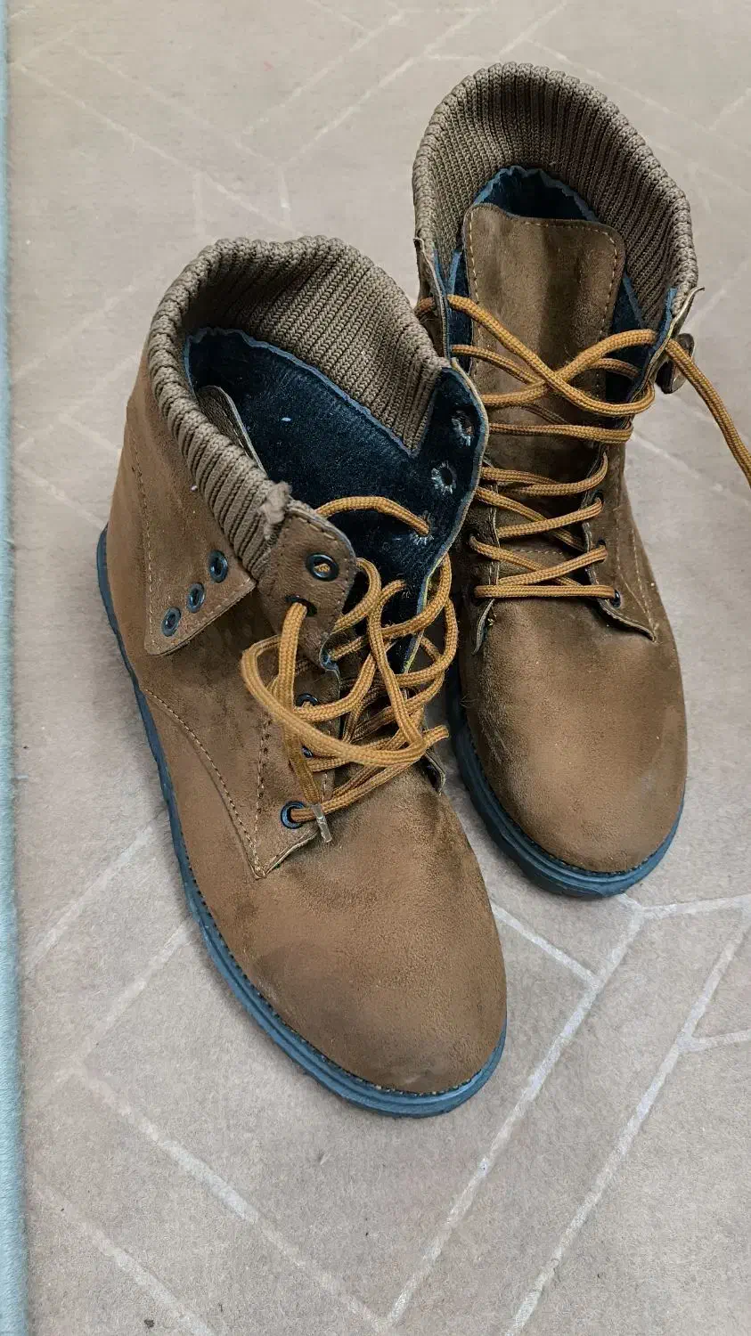 نیم بوت|کیف، کفش، کمربند|کاشان, کوی اداره گاز|دیوار