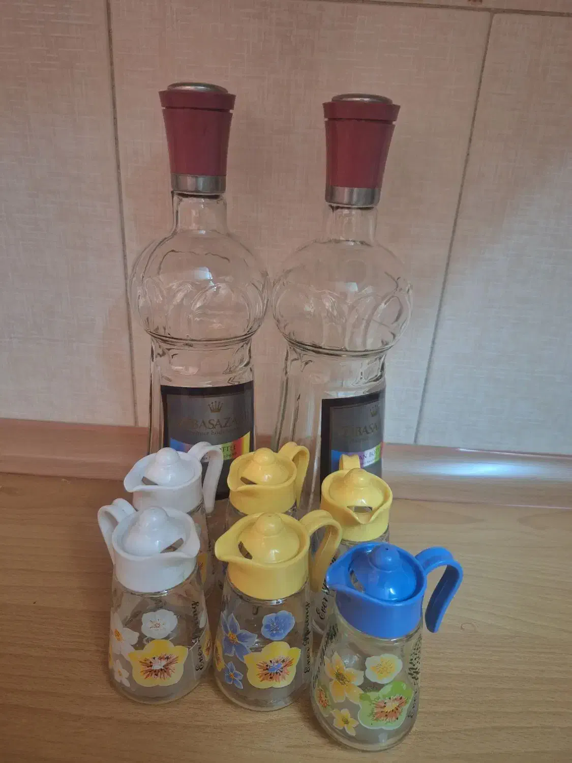 آبلیمو خوری و بطری آب|ظروف نگهدارنده، پلاستیکی، یک‌بارمصرف|اصفهان, شیخ طوسی|دیوار