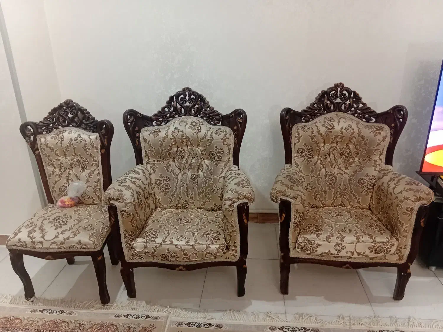 مبل ۹ نفره کامل چوب اصل|مبلمان خانگی و میز عسلی|محمدشهر, زیبادشت|دیوار