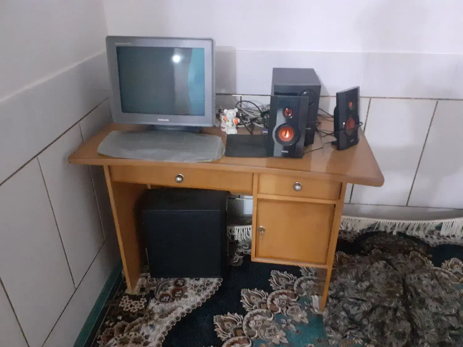 میز اداری و کامپیوتر|رایانه رومیزی|مبارکه, |دیوار