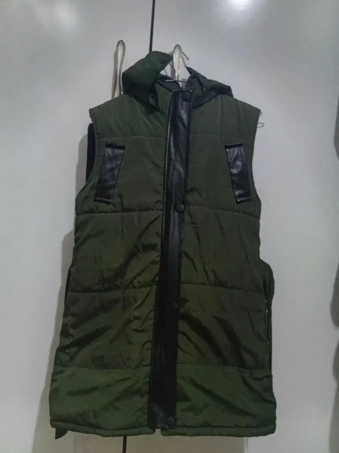 پافر چرم سبز|لباس|قم, نیروگاه|دیوار