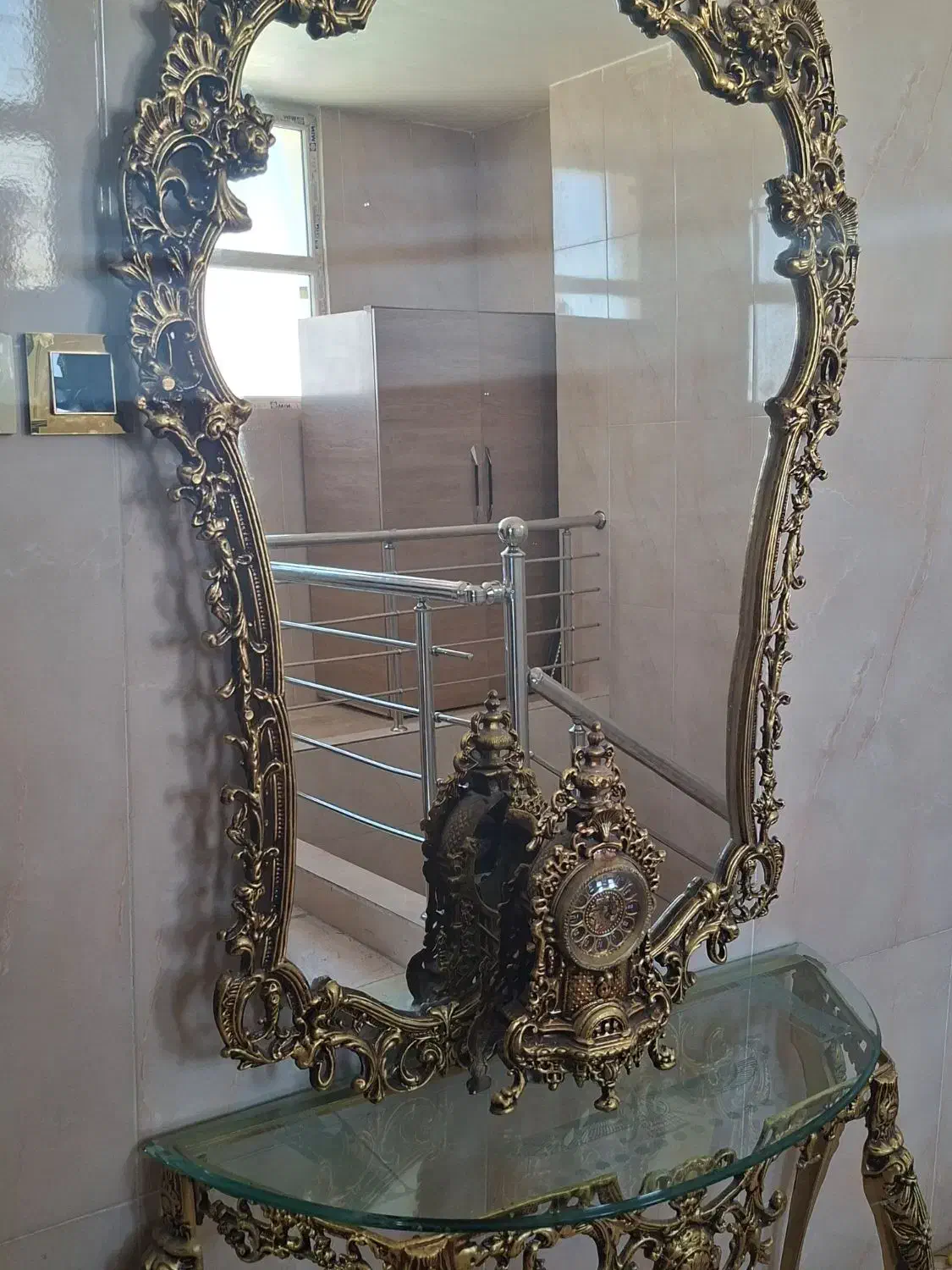 آینه همراه میز و ساعت|بوفه، ویترین، کنسول|خمینی‌شهر, |دیوار