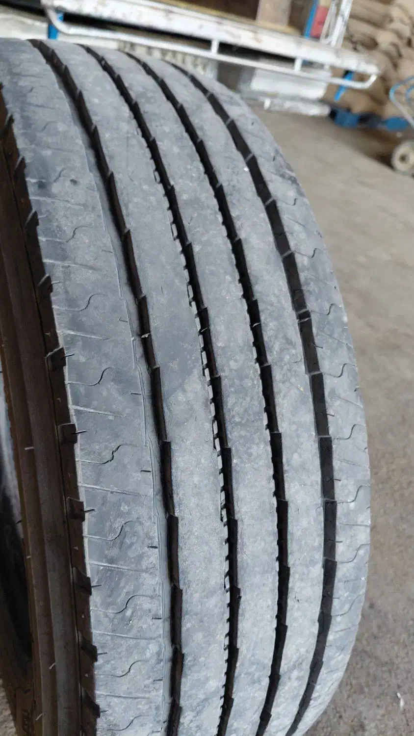 لاستیک ۲۳۵ کاملا سالم|قطعات یدکی و لوازم جانبی|اصفهان, بهارستان|دیوار