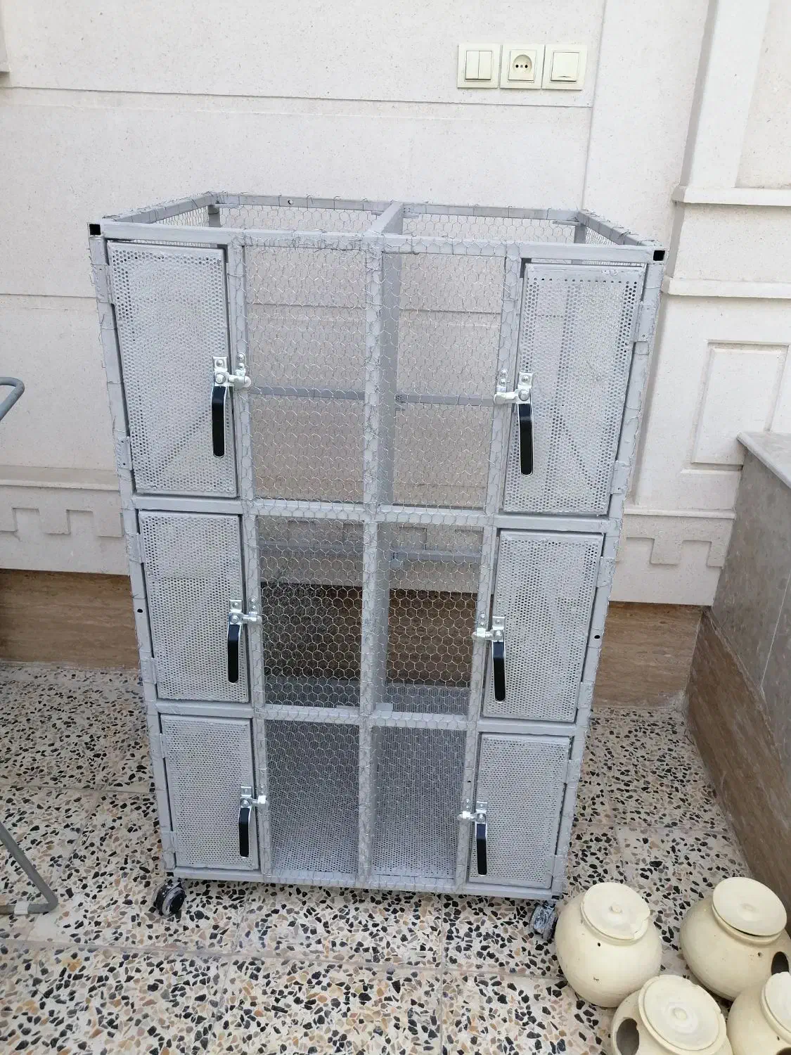 فروش یک عدد قفس فلزی با تعدادی مرغ عشق|لوازم جانبی حیوانات|لار, |دیوار