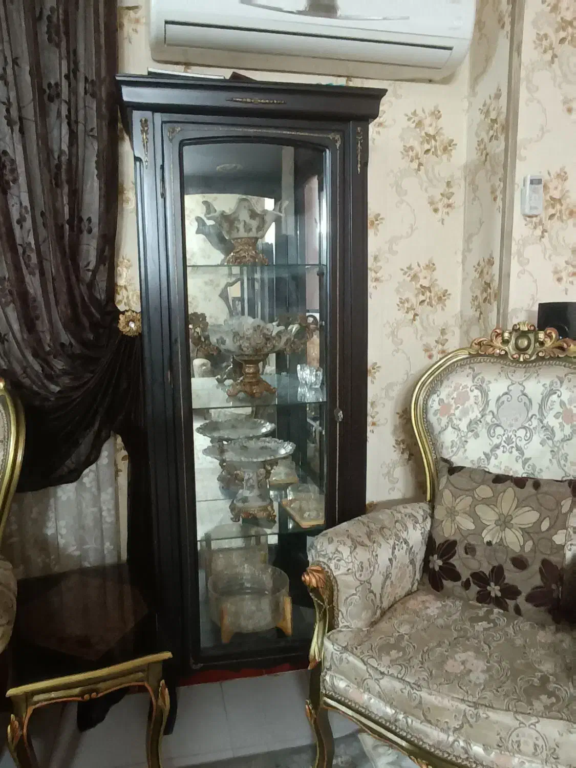 بوفه|بوفه، ویترین، کنسول|مهاجران, |دیوار