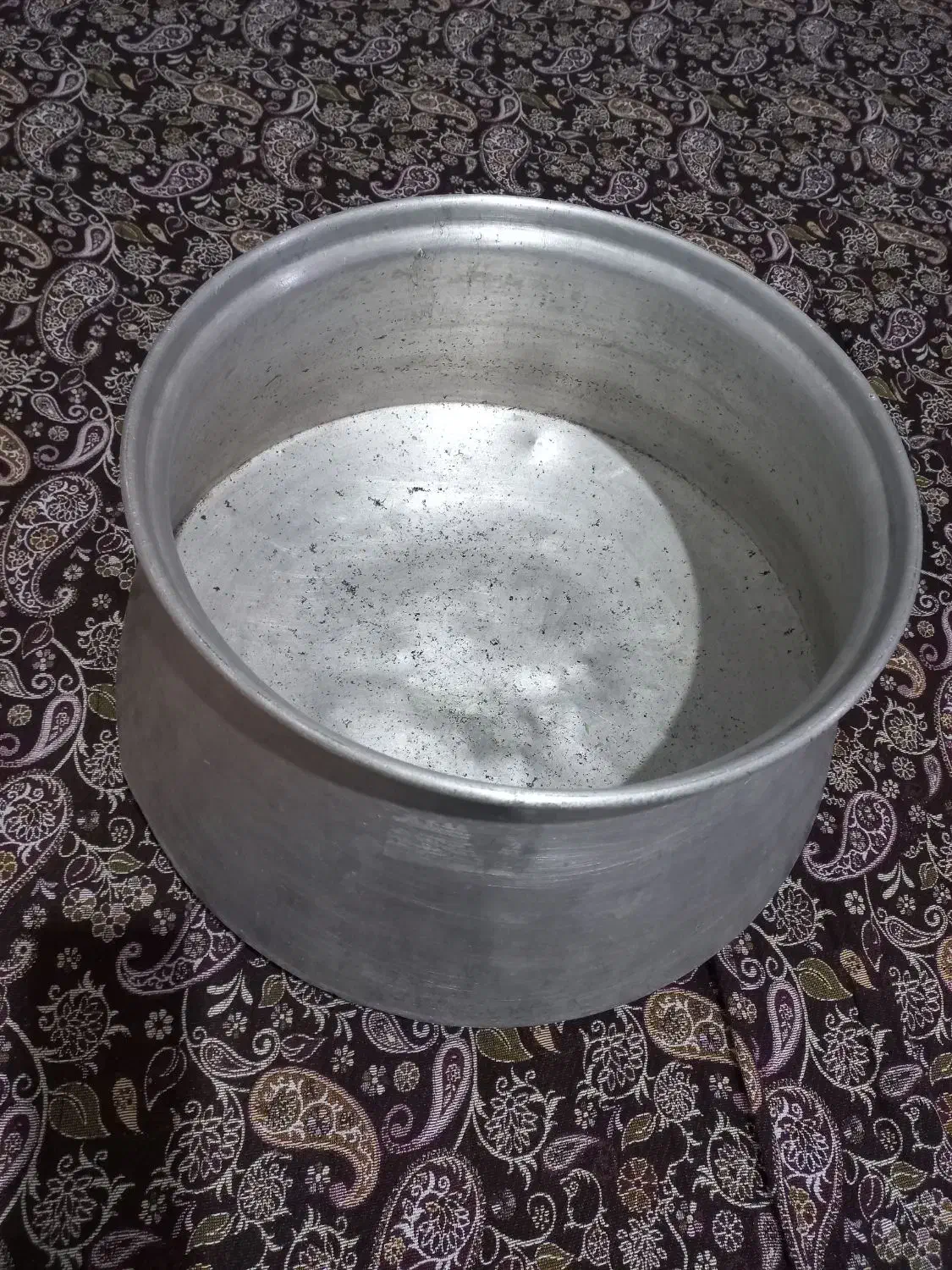 دیگ رویی|ظروف پخت‌وپز|ساری, |دیوار