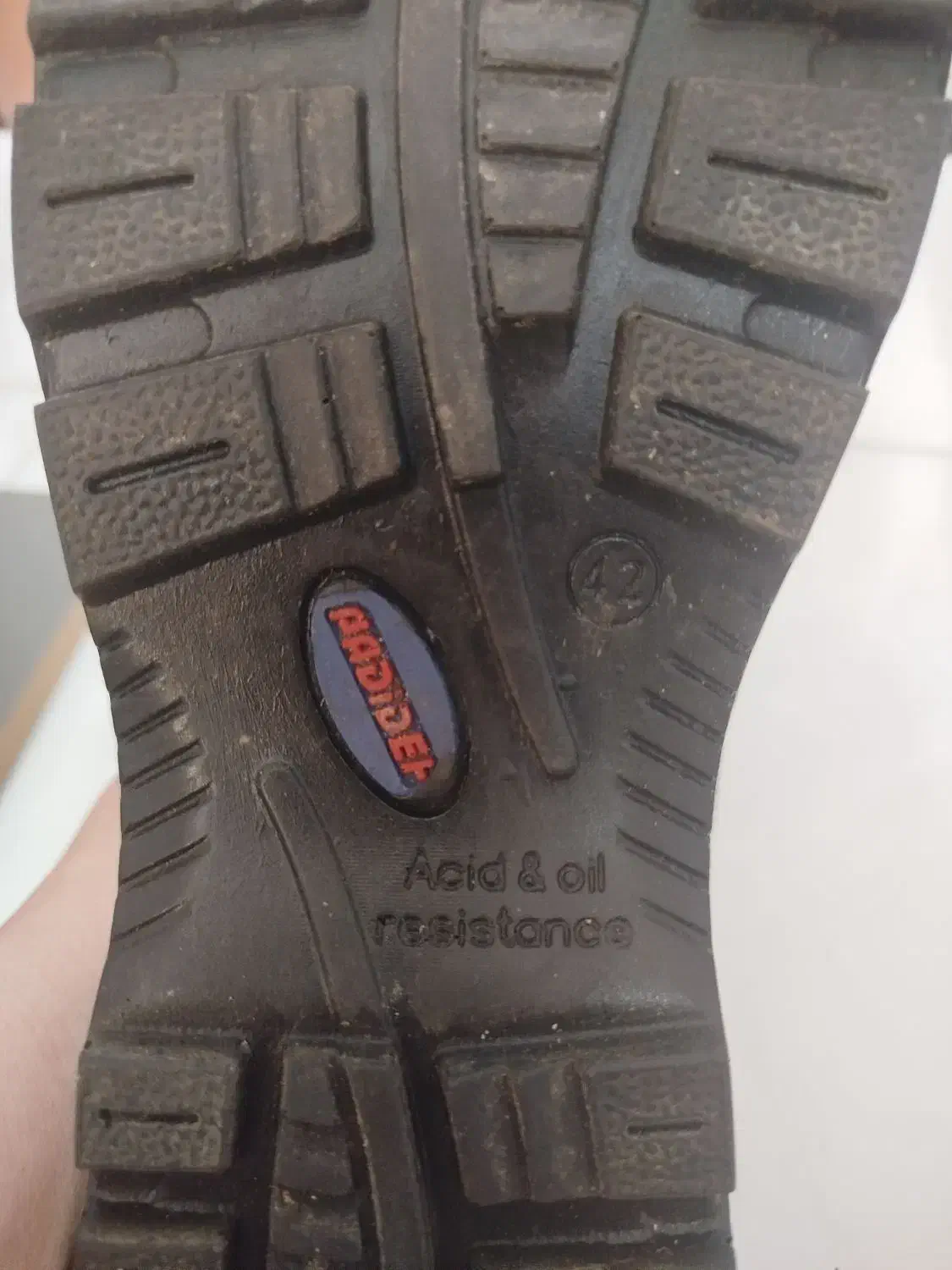 کفش ایمنی|کیف، کفش، کمربند|اندیشه, اندیشه فاز ۱|دیوار