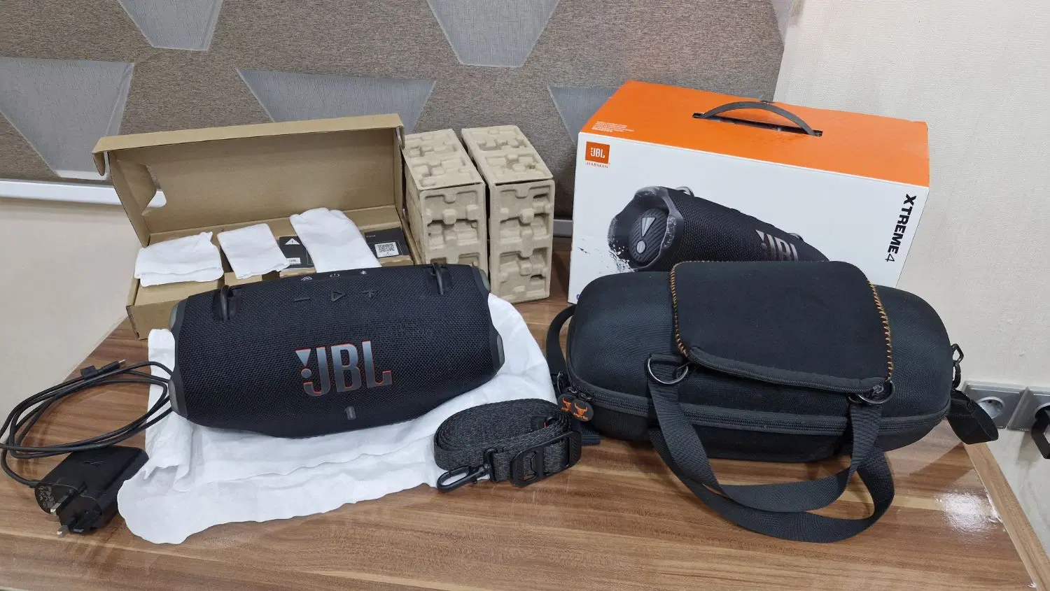 اسپیکر (jbl xtreme 4) اکستریم۴+شارژر اورجینال|پخشکننده همراه|تهران, فلسطین (میدان انقلاب)|دیوار